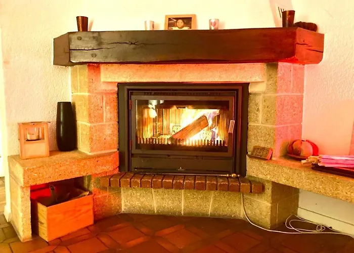 Cheerful Villa With Fireplace, Bath-Tub And Garden