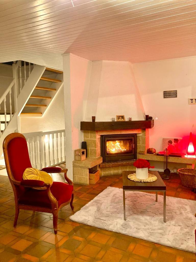 Cheerful With Fireplace, Bath-tub And Garden Noville