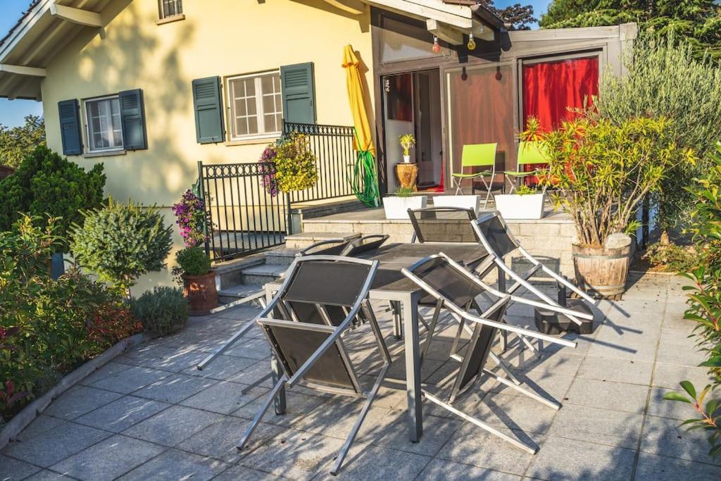 Villa Cheerful With Fireplace, Bath-tub And Garden Noville