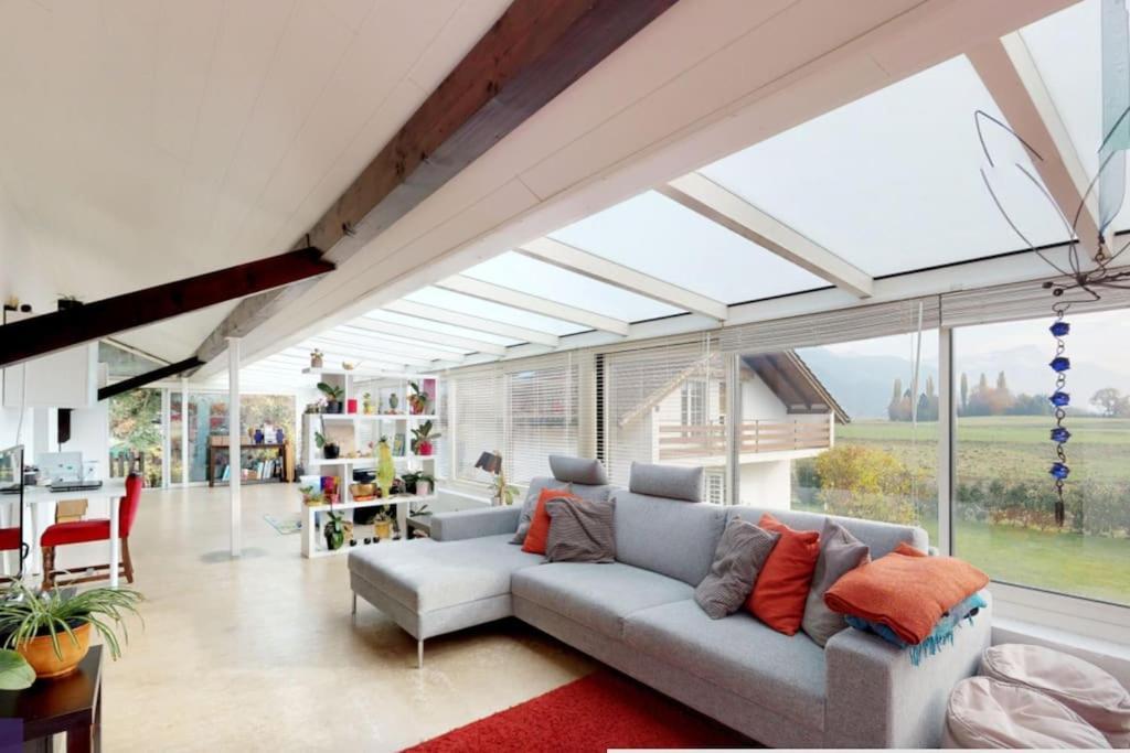 Cheerful With Fireplace, Bath-tub And Garden *