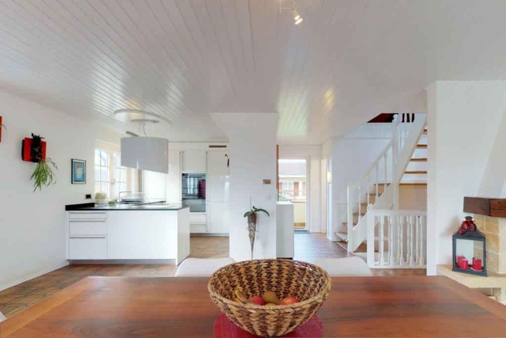 Cheerful With Fireplace, Bath-tub And Garden Villa Noville